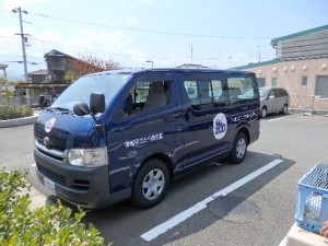 移動動物園の車