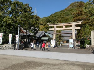 護国神社鳥居前　写真