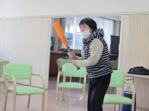 バッティングで体を動かす利用者さん