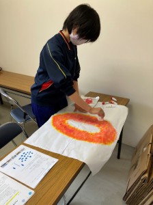 ③