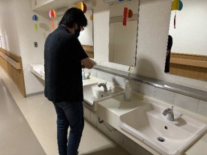 ②