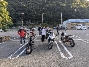 ①