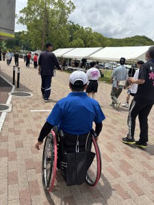 ③