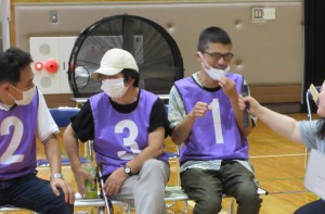 ⑯