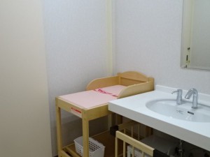 オムツ替え室
